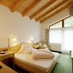 Alpenland - & Breakfast Hotel 4*