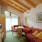 فندق Alpenland - & Breakfast جيرلوس