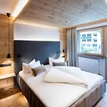 فندق Alpenland - & Breakfast 4*