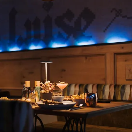 Alpenland - & Breakfast Отель 4*