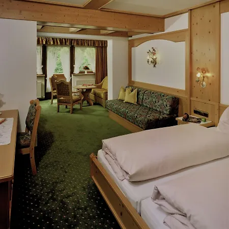 Отель Alpenland - & Breakfast 4*