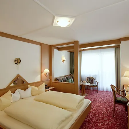 Alpenland - & Breakfast 4*