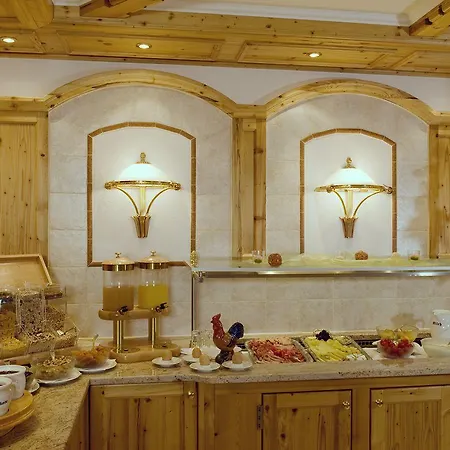 Отель Alpenland - & Breakfast Герлос