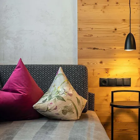 Hotel Alpenland - & Breakfast