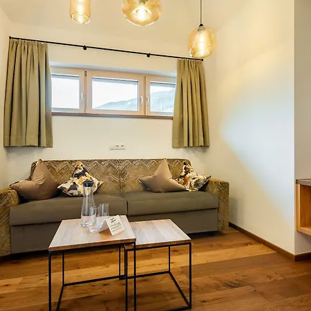 Alpenland - & Breakfast Отель 4*