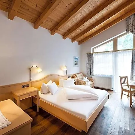 Alpenland - & Breakfast 4*