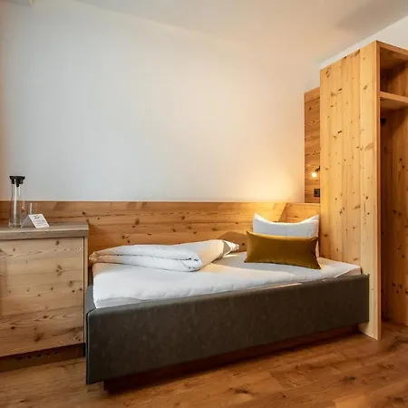 Alpenland - & Breakfast Otel