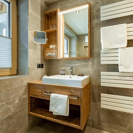Otel Alpenland - & Breakfast 4*