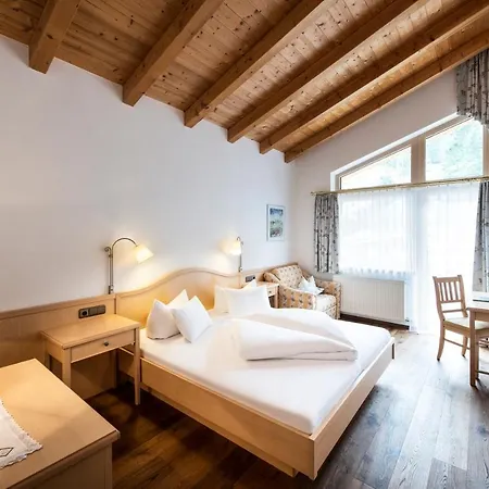 Otel Alpenland - & Breakfast 4*