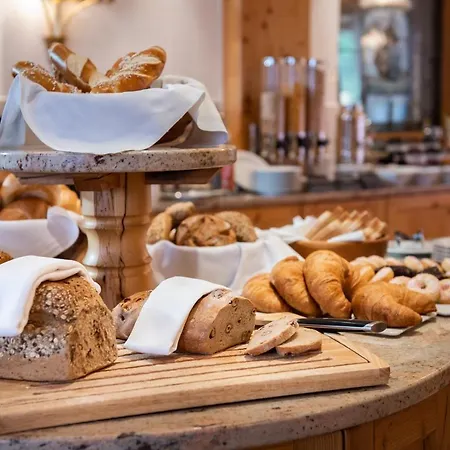 Alpenland - & Breakfast Otel 4*
