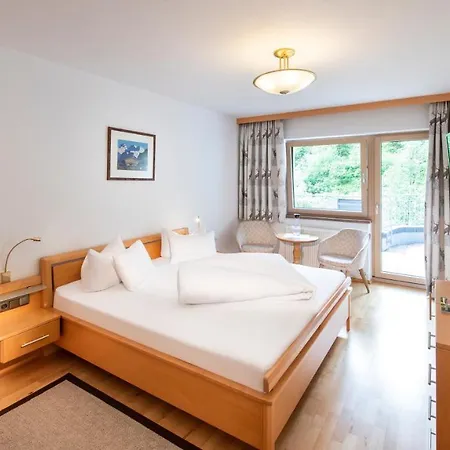 Otel Alpenland - & Breakfast