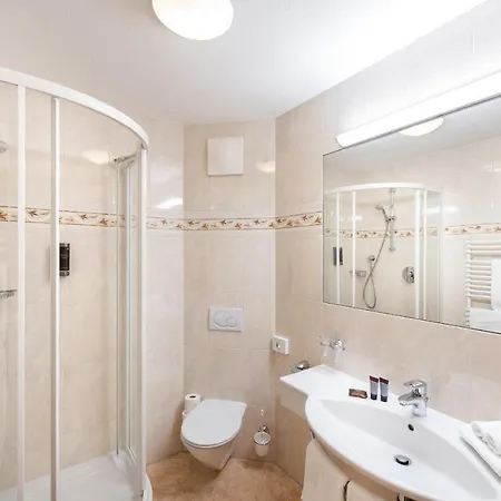 Alpenland - & Breakfast Otel 4*