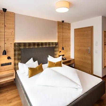 Otel Alpenland - & Breakfast 4*
