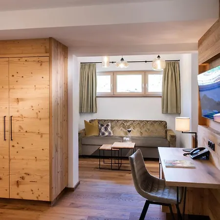 Otel Alpenland - & Breakfast