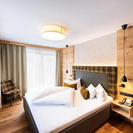 Alpenland - & Breakfast Otel 4*